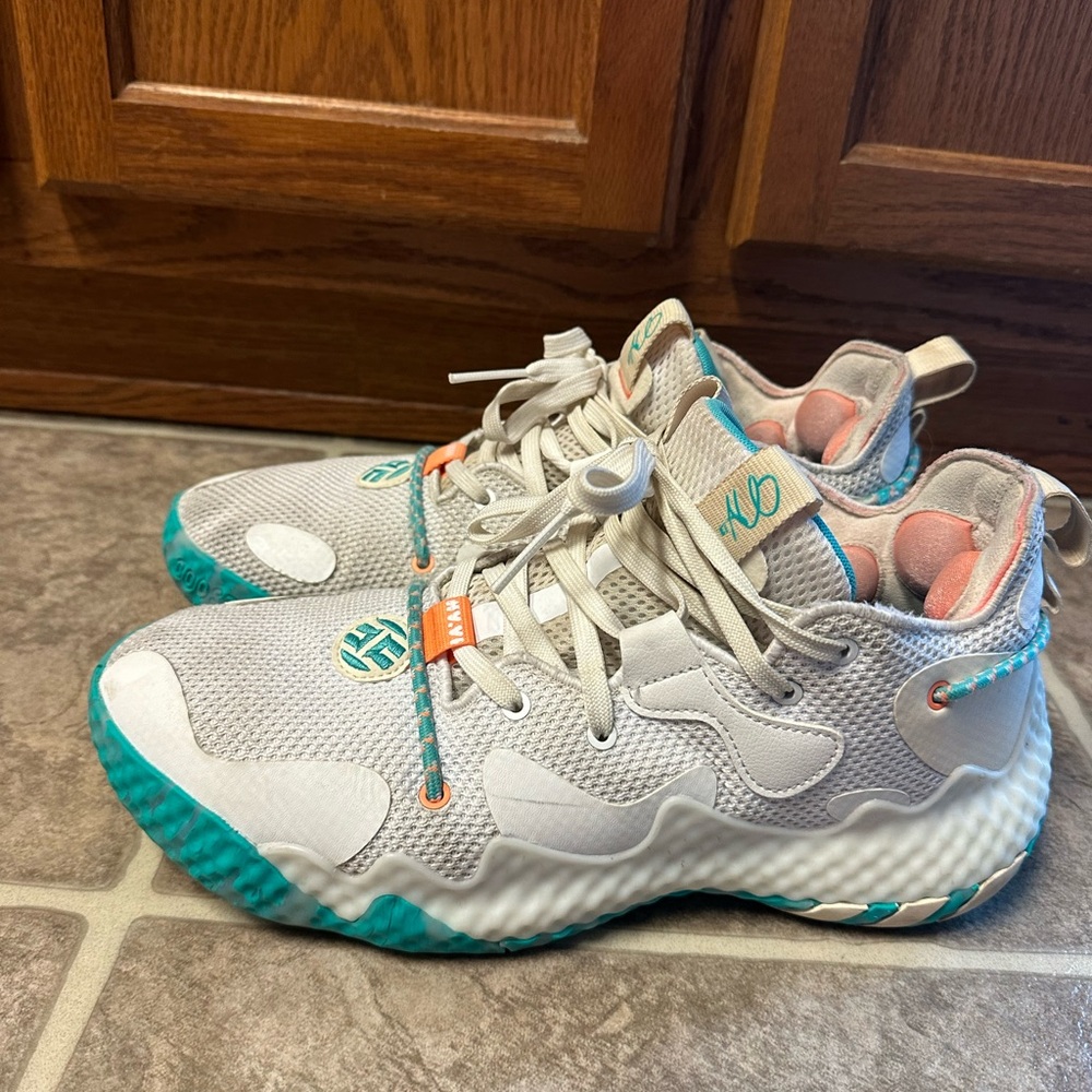 Harden Volume 6 - Picture 2 of 7